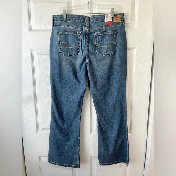 NWT Signature by levi strauss & co low rise bootcut jeans 14 Short light wash - Picture 3 of 5
